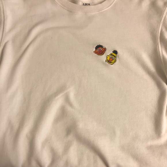 Kaws x Uniqlo Sesame Street - Picture 1 of 3
